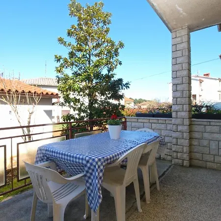 Leni Apartment *