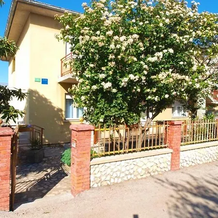 Apartment Leni