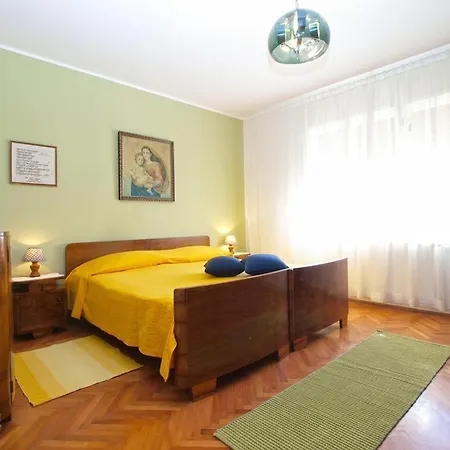 Leni Apartment *