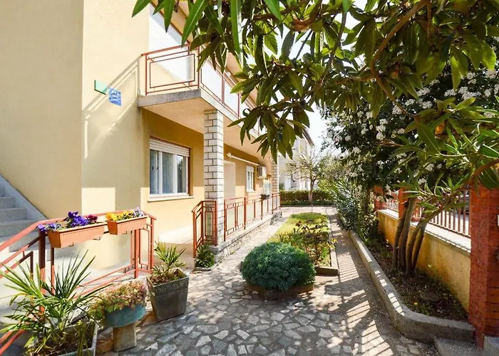 Leni Apartamento Pula